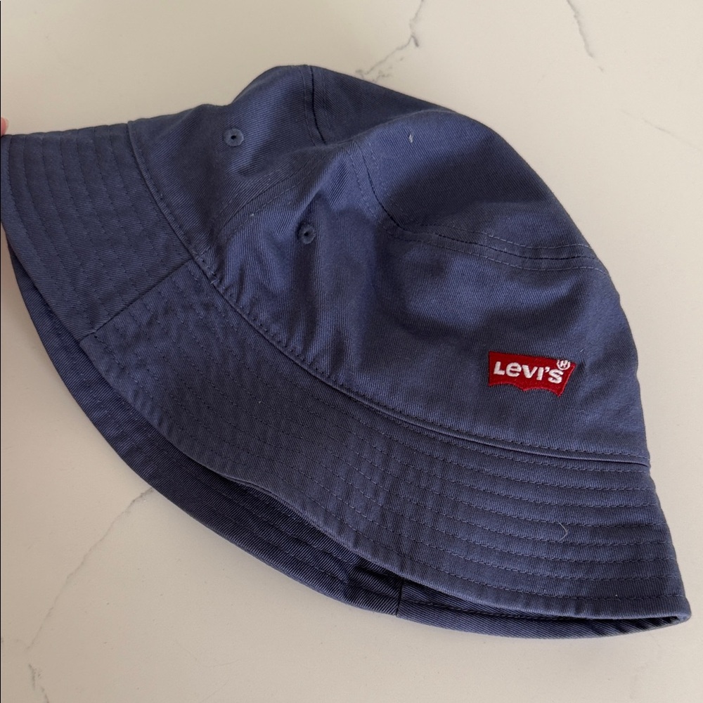 Levi's Navy Bucket Hat with Red Logo